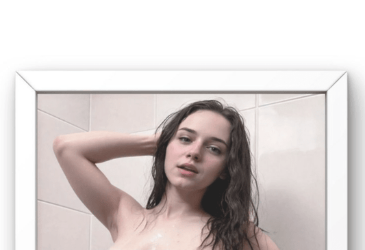 Yvea, "Photographie Encadrée", 2024 / 15 x 20, Cadre Bois Blanc - Carmellove